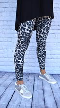 Load image into Gallery viewer, The Buttery Soft Leggings- Black and White
